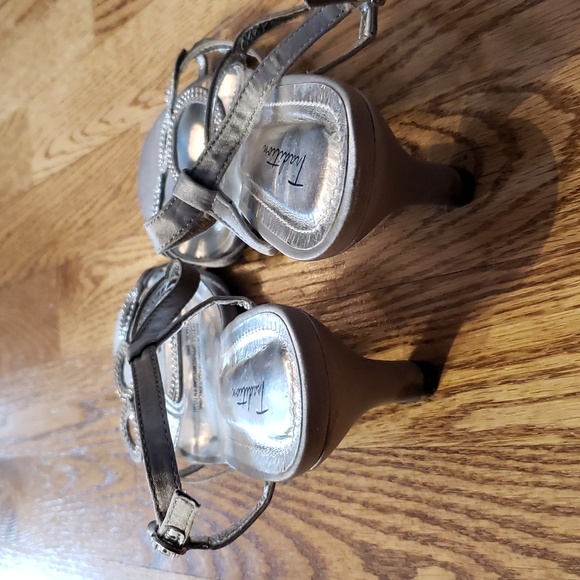 (9) Tradition Strapply Sling Back Kitten Heels Metallic Satin Party Wedding - Picture 3 of 10